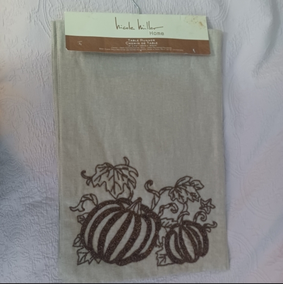NICOLE MILLER HOME PUMKIN SEQUENCE TABLE RUNNER NWT 14" X 72" - Picture 9 of 16
